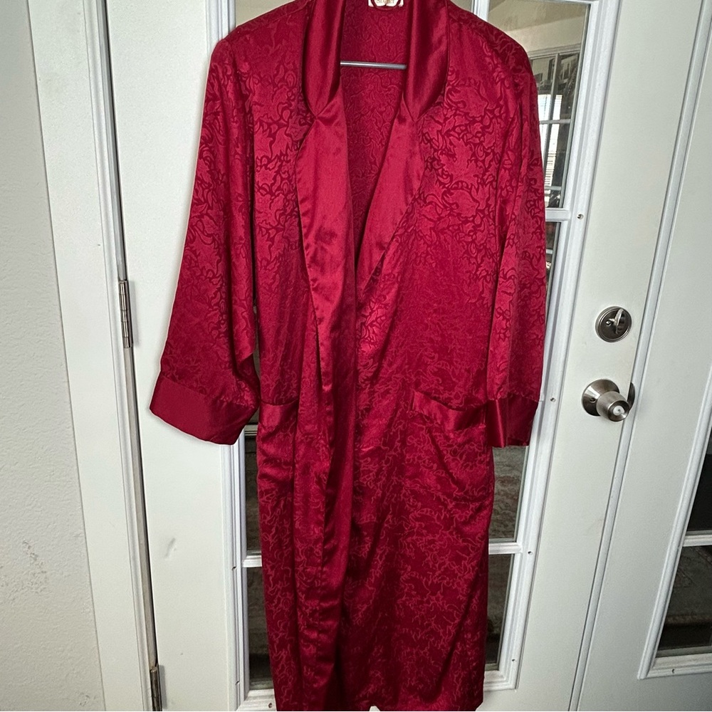 Vintage Victoria’s Secret Red Satin Jacquard Robe Size‎ Large